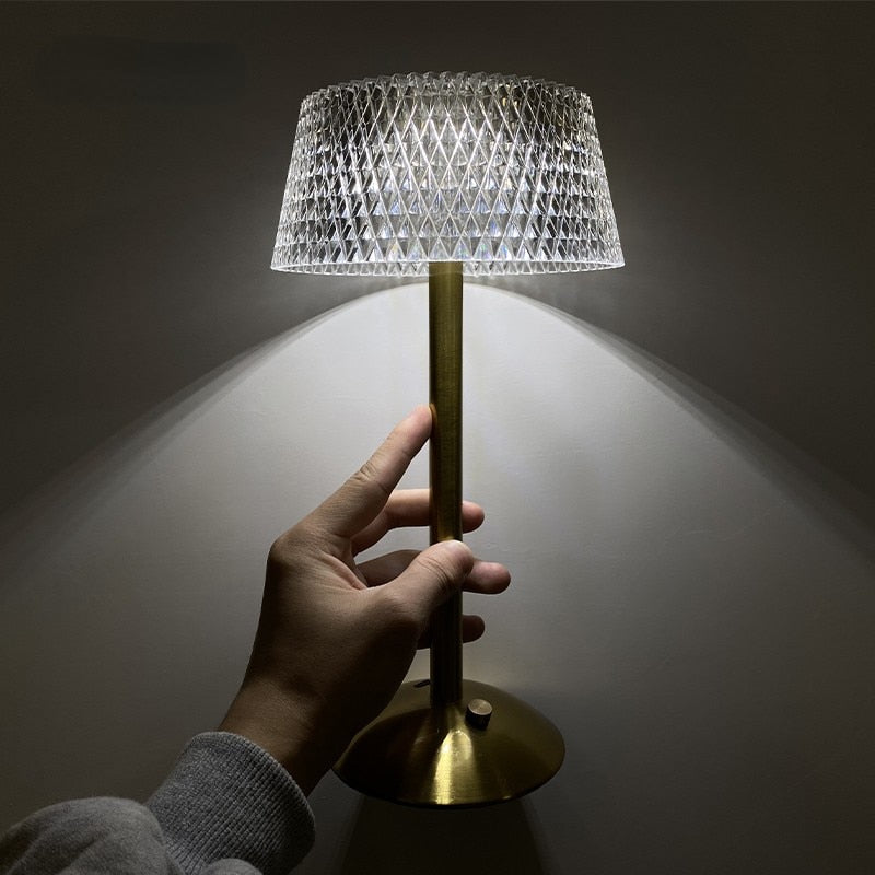 Luxeglass: The Glistening Table Lamp